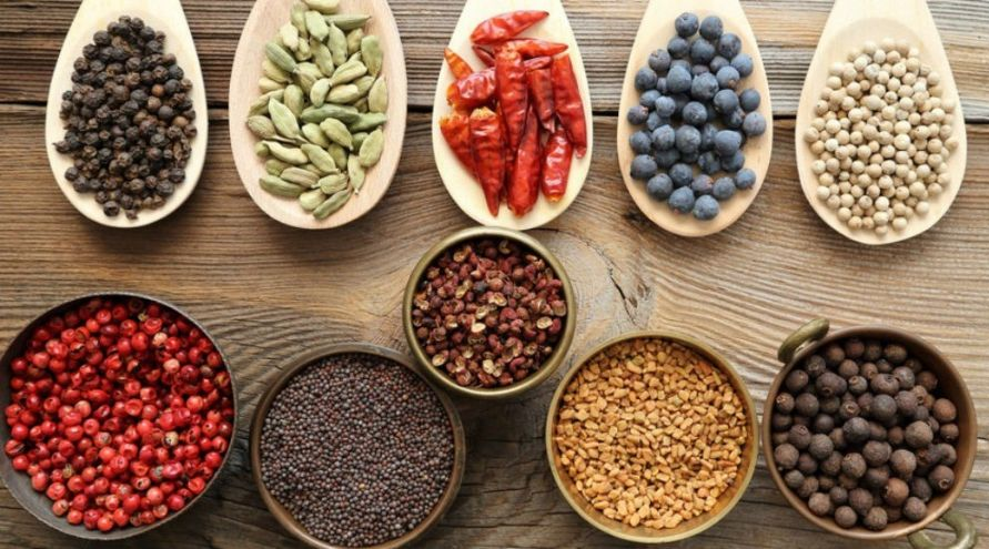 plusieurs aliments de différentes couleurs