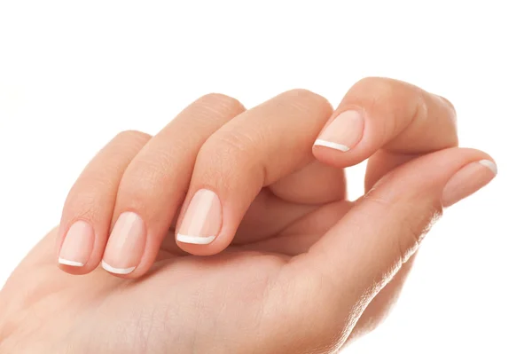 une main aux ongles saines et bien limées